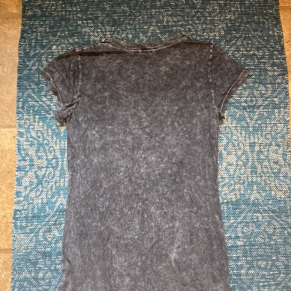 Short sleeve 2000s woman’s tee - Picture 3 of 3
